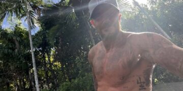 Бекам на 50+ во топ форма: стомачните мускули го „запалија“ интернетот, Викторија малку љубоморна