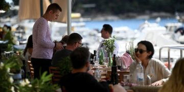 Сезонска работа во Хрватска: добра заработка или напорна авантура – што покажуваат бројките