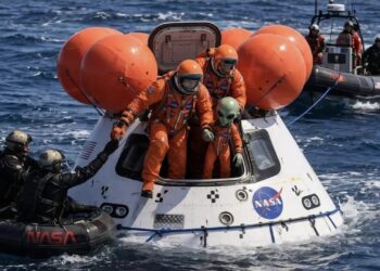 (ВИДЕО) Спектакуларно враќање од вселената: вака беа извлечени астронаутите од капсулата „Орион“