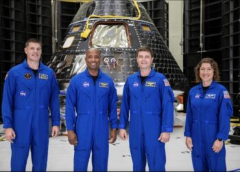 (ВИДЕО) Историска мисија, силни емоции: екипажот на „Артемис II“ проговори по враќањето