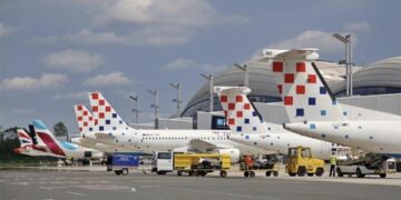Криза пред летото: недостигот на авионско гориво ја става под ризик туристичката сезона во Хрватска