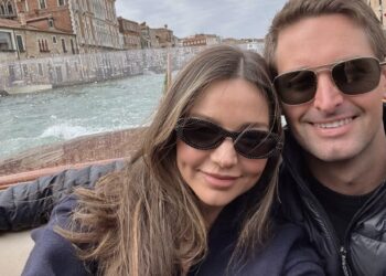 (ВИДЕО) Љубов, милијарди и семејство: Миранда Кер и нејзиниот сопруг живеат живот од соништата