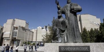 Скандал на Филозофски: 11 студенти останаа без студии – инспекција откри незаконски упис!