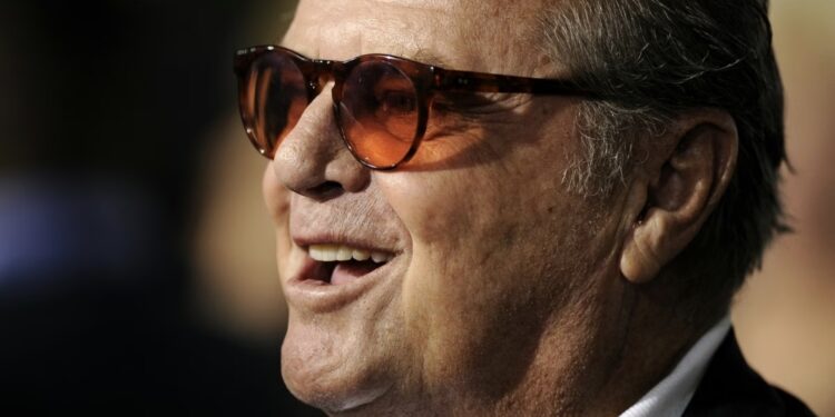 Погледнете како изгледаат денес! Џек Николсон (89) и Џони Мичел повторно заедно на роденденска прослава