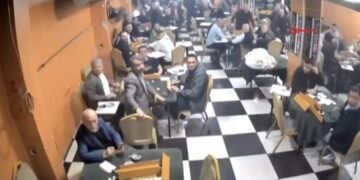 (ВИДЕО) Силен бас ги натера гостите во кафич панично бегаа мислејќи дека се случува земјотрес