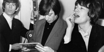 Нова биографија ги открива тајните на Ролинг Стоунс: Мик Џегер двапати за малку ќе загинел