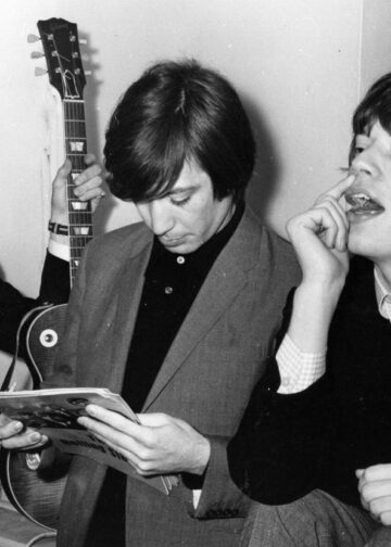 Нова биографија ги открива тајните на Ролинг Стоунс: Мик Џегер двапати за малку ќе загинел