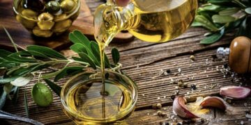 Само една лажица дневно може да направи разлика: Тајната на маслиновото масло за понизок крвен притисок