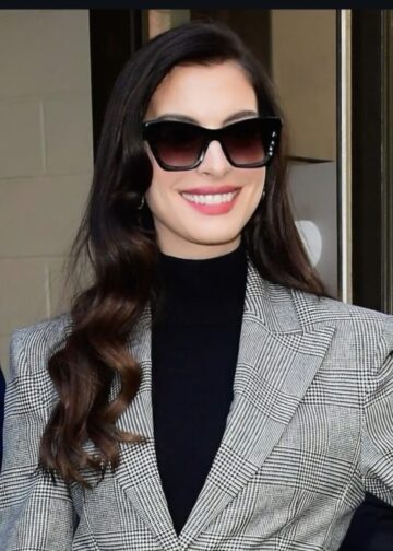 (Видео) Ен Хатавеј во нов стил: Холивудската ѕвезда блесна со деловна елеганција