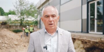 (ВИДЕО) Коњановски: Битола добива модерна спортска зона – затворен базен и нови терени во ОУ „Даме Груев“