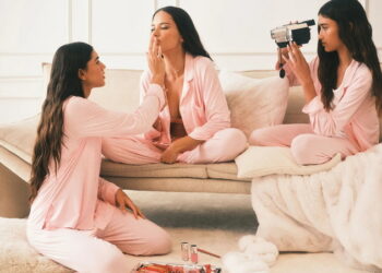 Адриана Лима со ќерките во кампања за Victoria’s Secret: прва заедничка фотосесија исполнета со емоции