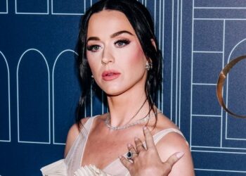 (ВИДЕО) Скандал околу Кети Пери: испливаа контроверзни видеа и обвинувања што ја шокираа јавноста