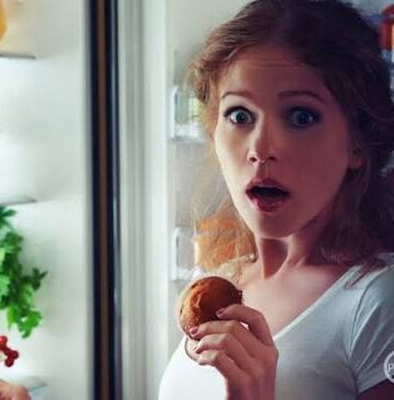 Стоп за ноќното грицкање: Неколку трикови што веднаш го гасат гладот и ви го спасуваат сонот