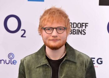 Од здравствен проблем до нов кмиџ Ед Ширан со избричена глава и нова енергија