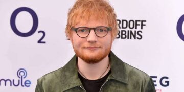 Од здравствен проблем до нов кмиџ Ед Ширан со избричена глава и нова енергија