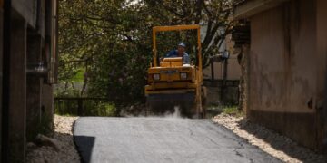Општина Битола со инвестиција во Братиндол: нов асфалт за подобра инфраструктура