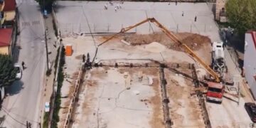 (ВИДЕО) Битола добива нова спортска сала во ООУ „Стив Наумов“ – Коњановски го означи стартот на градежните работи