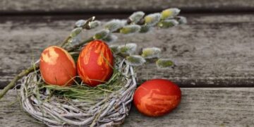 Црвеното јајце – симбол на животот и верата: приказните зад велигденската традиција