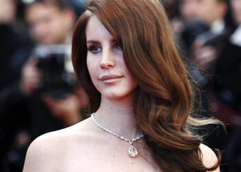 „Љубоморен си на она што го имам“: ја бранеше сопругата и му возврати на хејтер, а потоа беше искритикуван на социјалните мрежи