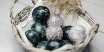 (Видео) Никогаш поубави велигденски јајца за кратко време: совети од „Тик-ток“ што вредат злато