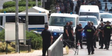 Паника во Загреб: десетици училишта евакуирани по дојави за бомби – полицијата на терен