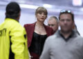 (ВИДЕО) Скандал зад сцената: Обезбедувањето на Taylor Swift спречи непримерно снимање од папараци
