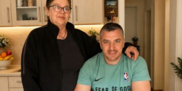 (ФОТО) Емоции, песна и семејна љубов: Спасен Силјаноски со трогателна честитка за роденденот на својата мајка