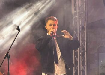 (ВИДЕО) Млада музичка надеж: Дамјан Стоименовски со моќен сценски настап