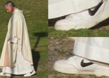 (ФОТО) Папата во Nike патики стана интернет хит: Социјалните мрежи „полудеа“ по новите фотографии на Лав XIV