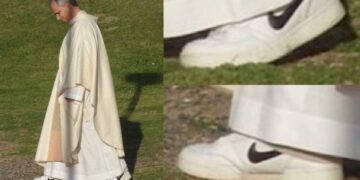 (ФОТО) Папата во Nike патики стана интернет хит: Социјалните мрежи „полудеа“ по новите фотографии на Лав XIV