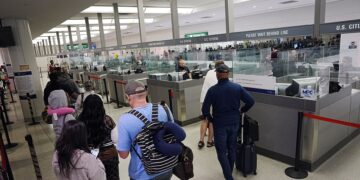 ПОВЕЌЕ КОНТРОЛА, ПОВЕЌЕ ХАОС: EES системот го закочи протокот на патници