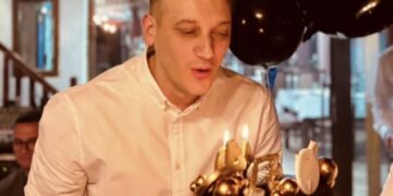 Влатко Миладиноски прослави јубилеен роденден: Пристигнуваат честитки од сите страни, пејачот се заблагодари за љубовта и поддршката – ВИДЕО