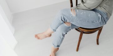 Докторка советува: престанете да седите вака ако сакате подобра циркулација и помалку болки во грбот