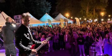 Виноскоп влегува во ритам: Школка преполна со посетители, музика и добра атмосфера