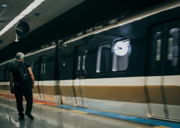 Научници тврдат: Патување низ времето можеби е можно – но не како што го замислуваме