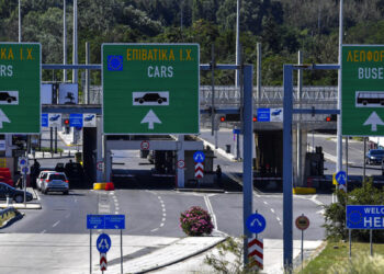 Грција најави итни мерки за намалување на километарските колони на Евзони