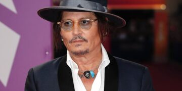Џони Деп две години не забележал дека му ја празнат картичката – уапсен осомничен во Будимпешта