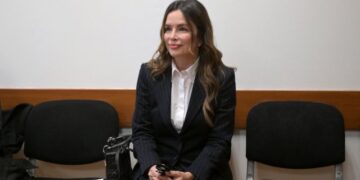Нова пресуда по долгата битка на Северина и Милан Поповиќ: Судот одлучи Александар да живее со својата мајка