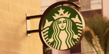 Starbucks се откажа од AI системот за следење залихи по само девет месеци поради бројни грешки во работењето
