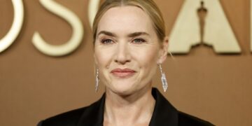 Пет навики што ја стареат кожата по 40-тата: Овие грешки многу жени ги прават секој ден