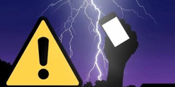 Може ли мобилниот телефон да привлече гром? Еве што велат експертите за користењето за време на невреме