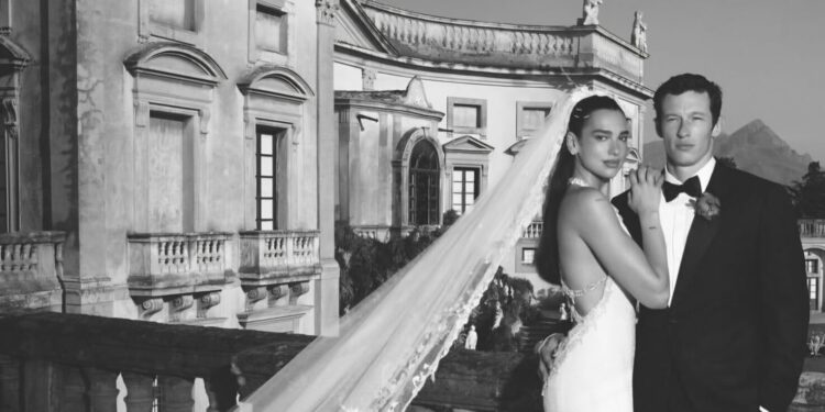 (ФОТО) „Mr and Mrs“: Дуа Липа ги објави првите фотографии од свадбата која чинеше 1,5 милиони фунти