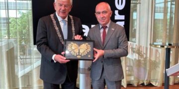 Коњановски и градоначалникот на Хаг разговараа за европски модели за развој на Пелагонија