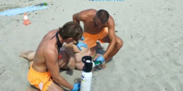 Македонски турист спасен од давење во Грција: Изгубил свест во морето, спасувач реагирал во последен момент
