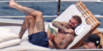 Холивудските ѕвезди во летен ритам: Бекамови уживаат на јахта во Ибица, ДиКаприо во Сен Тропе