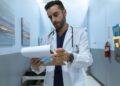 Лекар предупредува на „најопасната навика“ што повеќето ја сметаат за безопасна: Тивко го нарушува здравјето и ризикот од сериозни болести