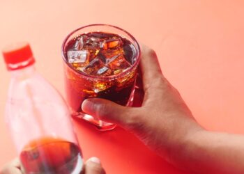 Што му се случува на телото ако секој ден пиете газирани пијалаци? Научниците предупредуваат на сериозни последици