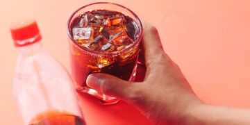 Што му се случува на телото ако секој ден пиете газирани пијалаци? Научниците предупредуваат на сериозни последици