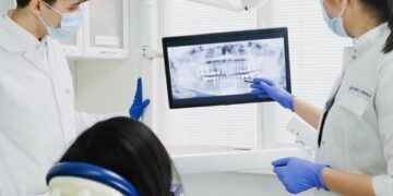 Стоматолозите предупредуваат: Овој популарен пијалак тивко ги уништува забите, а многумина го пијат секој ден