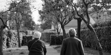 Научниците открија што им е заедничко на луѓето кои живеат над 100 години – не е само исхраната